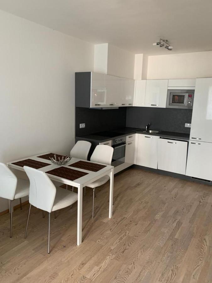 Residence Garden Tower - 8 Min Do Centra, Garaz Prague Luaran gambar