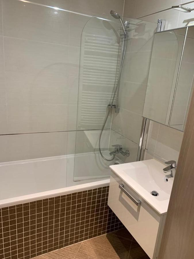 Residence Garden Tower - 8 Min Do Centra, Garaz Prague Luaran gambar