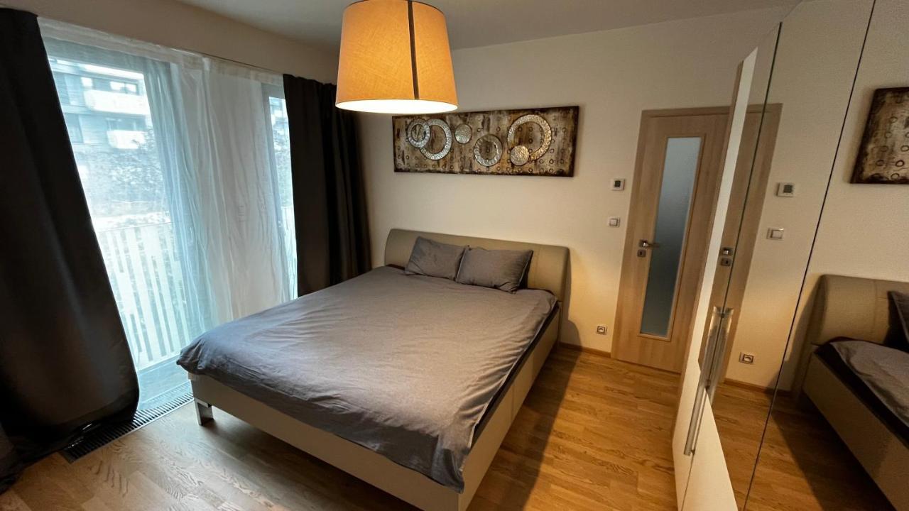 Residence Garden Tower - 8 Min Do Centra, Garaz Prague Luaran gambar
