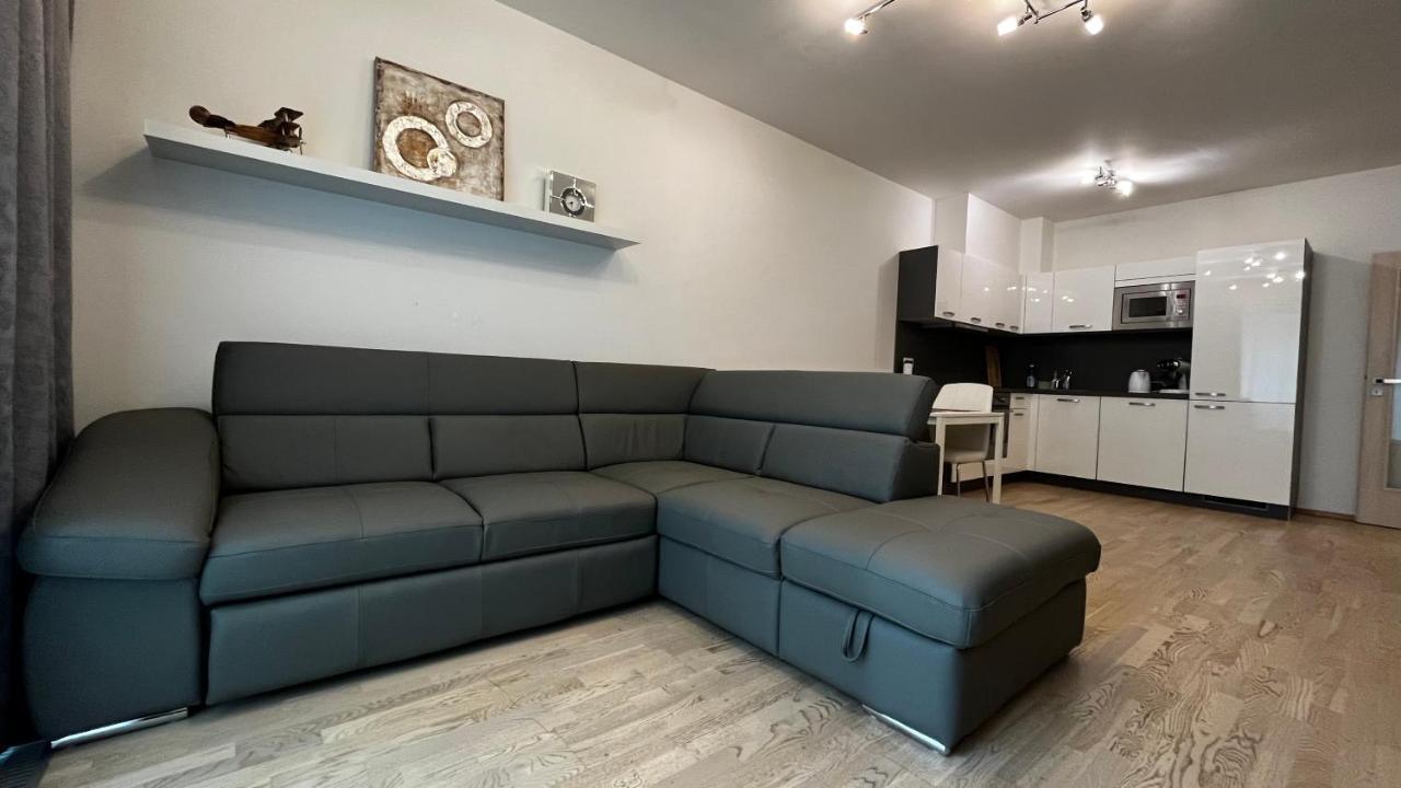 Residence Garden Tower - 8 Min Do Centra, Garaz Prague Luaran gambar