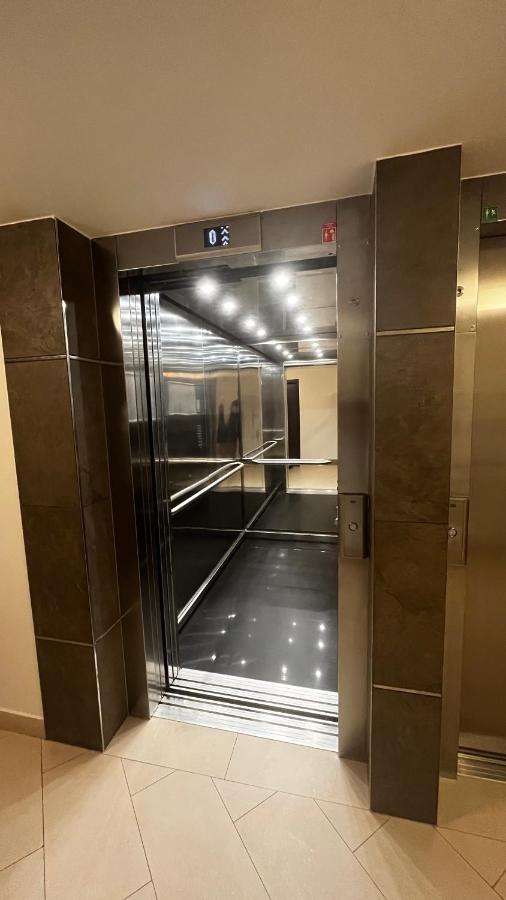 Residence Garden Tower - 8 Min Do Centra, Garaz Prague Luaran gambar