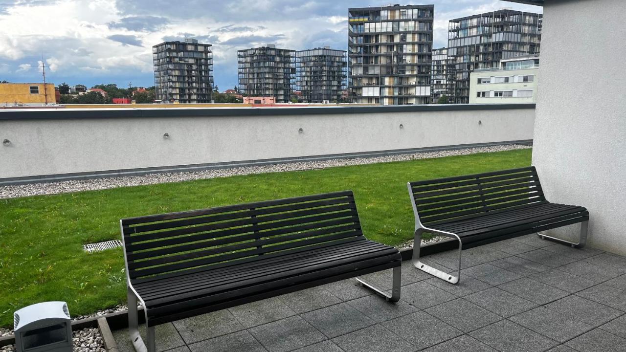 Residence Garden Tower - 8 Min Do Centra, Garaz Prague Luaran gambar